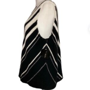 NWT Valerie Stevens White & Black  Sleeveless Sweater Size XL